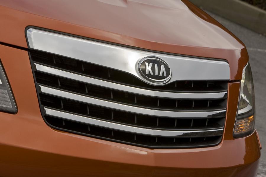  Kia Borrego 2009 года  (фото 303 из 345)